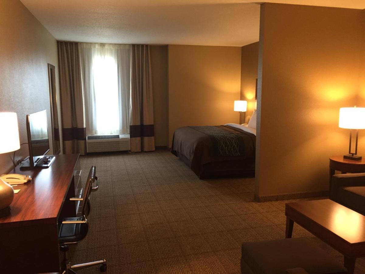 Comfort Inn & Suites Lynchburg Airport - University Area Екстериор снимка