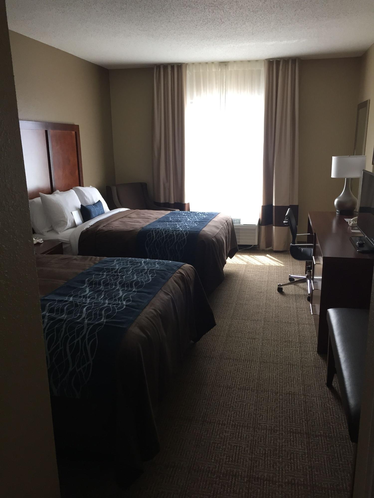 Comfort Inn & Suites Lynchburg Airport - University Area Екстериор снимка