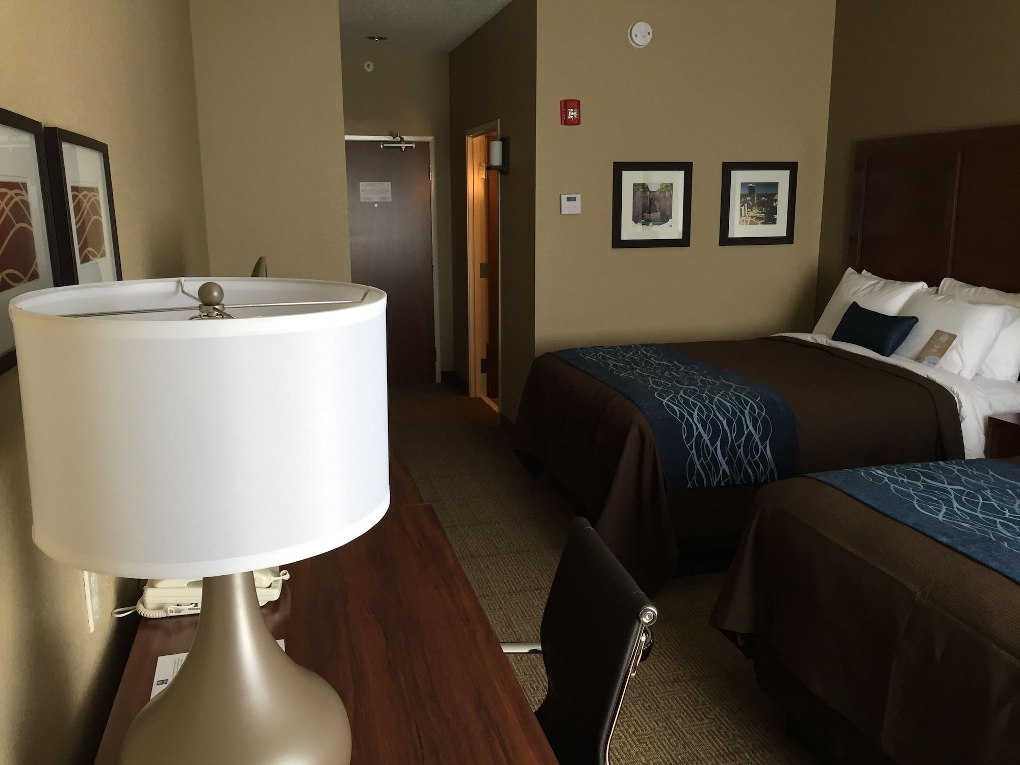 Comfort Inn & Suites Lynchburg Airport - University Area Екстериор снимка