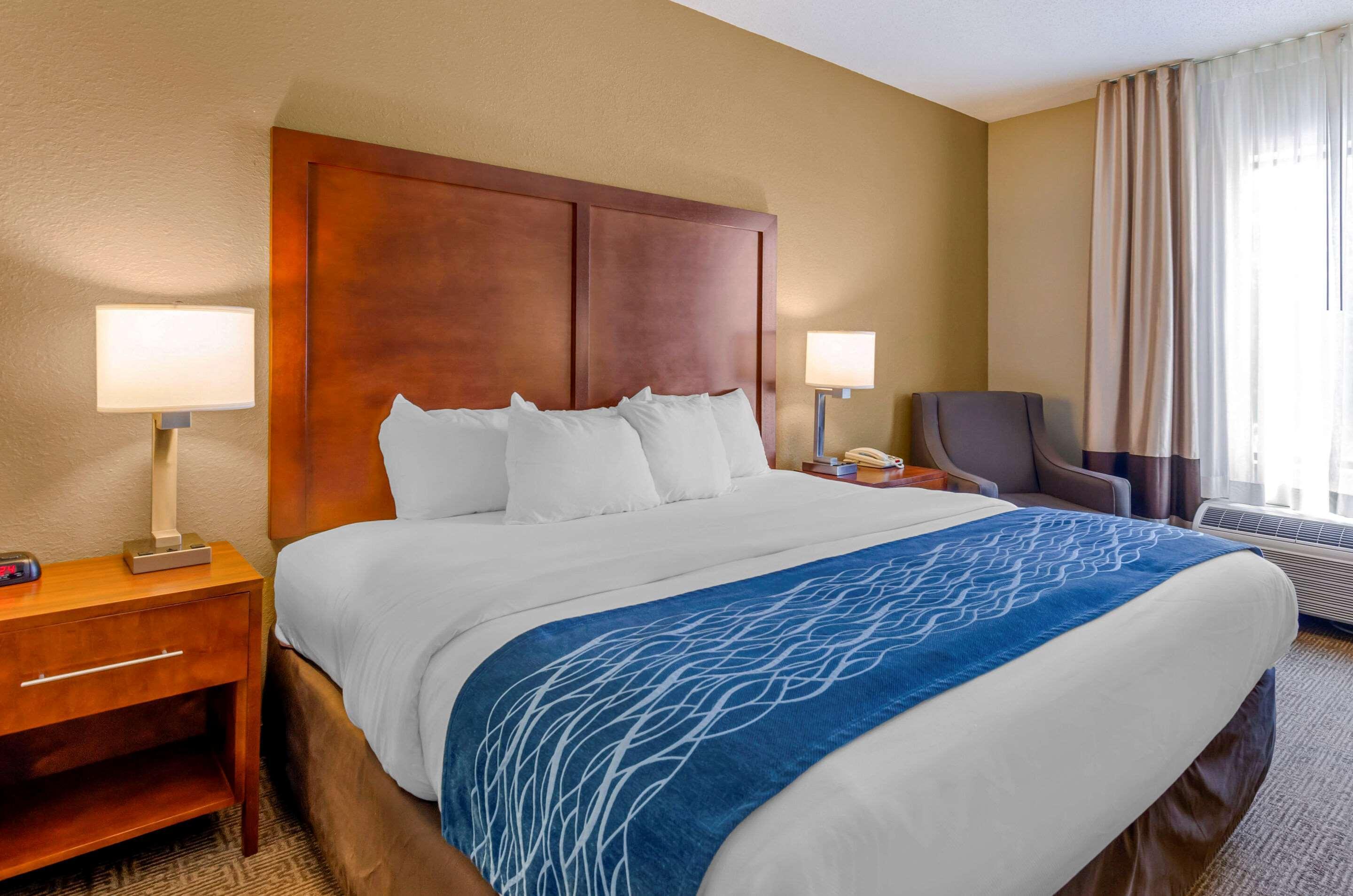 Comfort Inn & Suites Lynchburg Airport - University Area Екстериор снимка