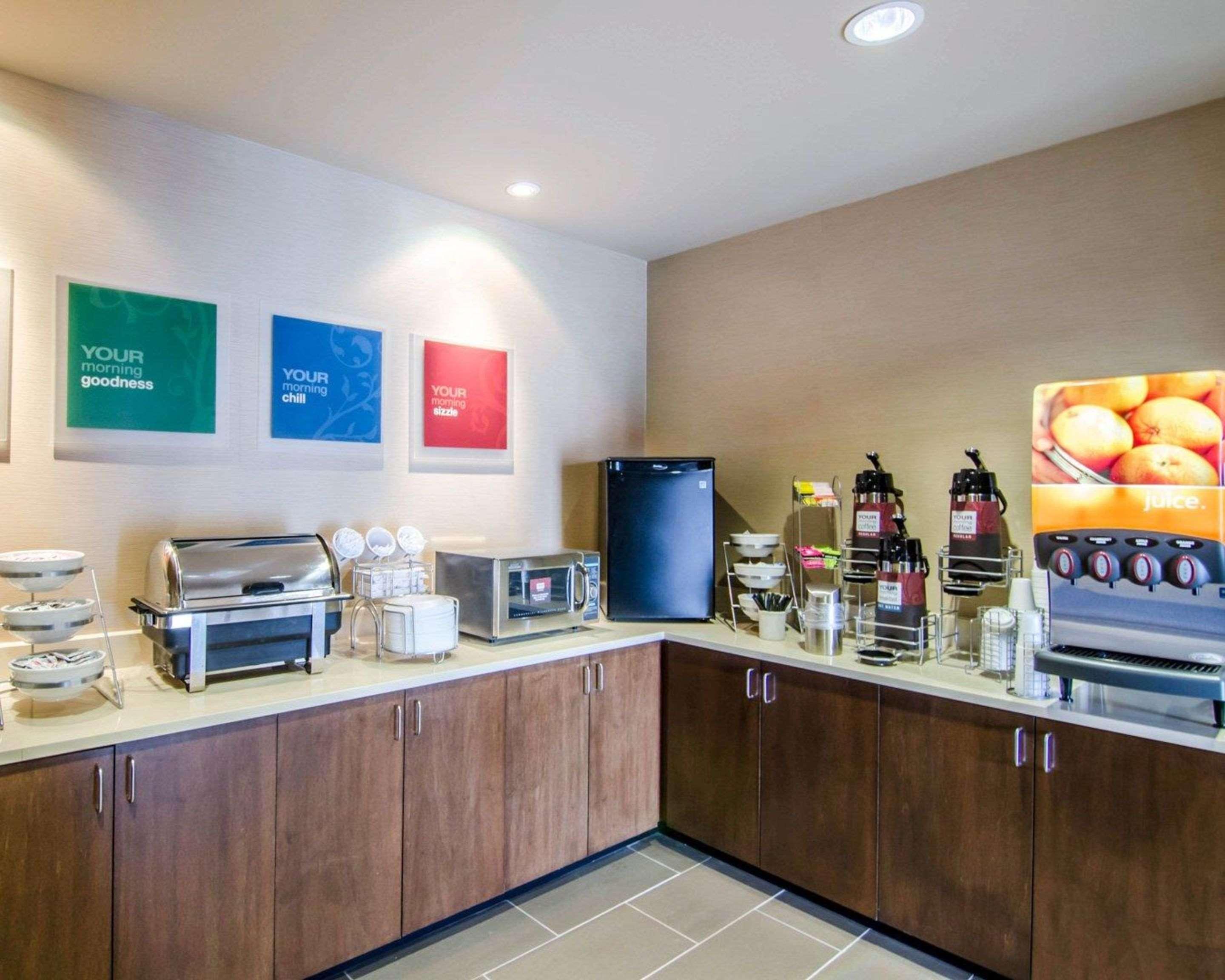 Comfort Inn & Suites Lynchburg Airport - University Area Екстериор снимка