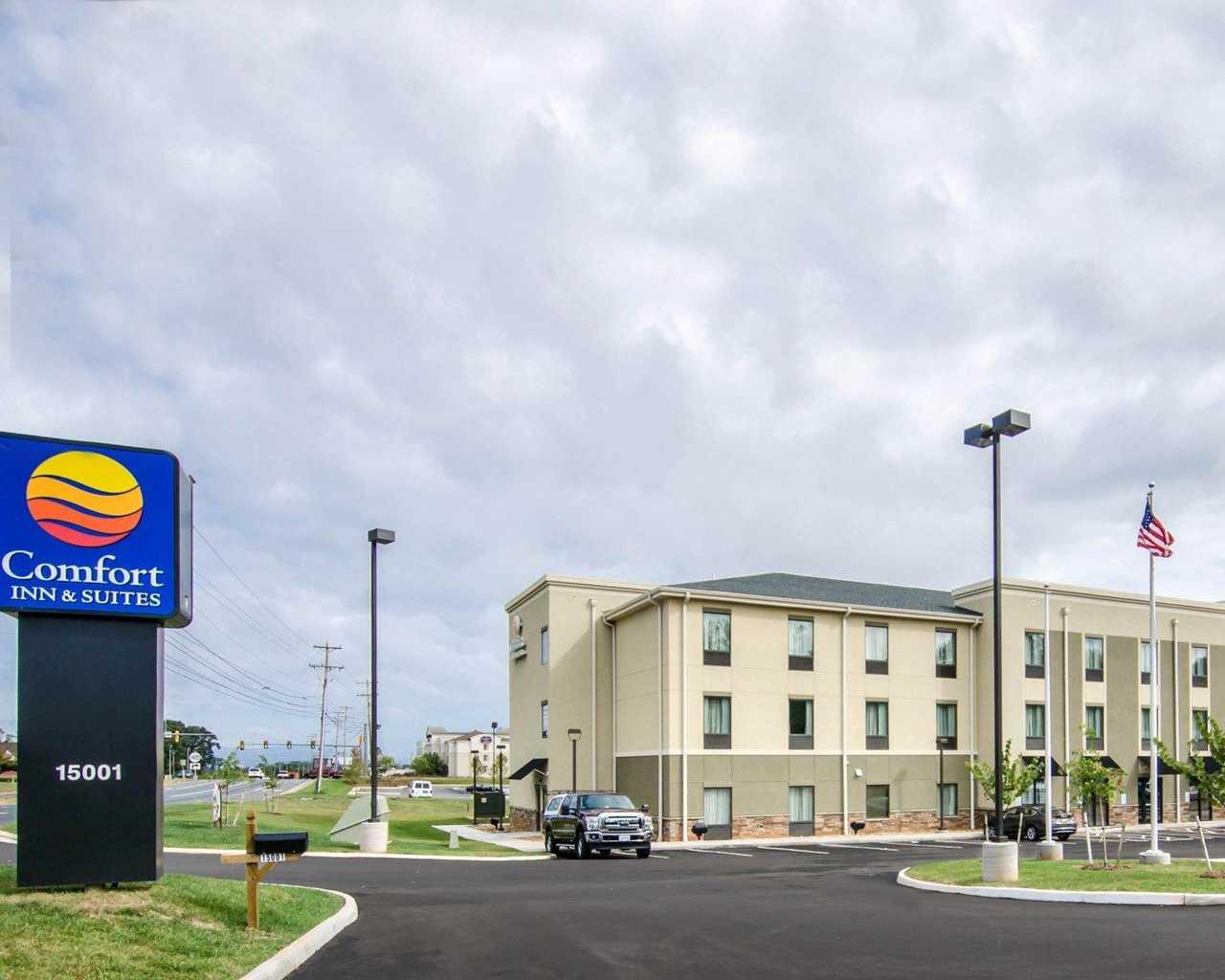 Comfort Inn & Suites Lynchburg Airport - University Area Екстериор снимка