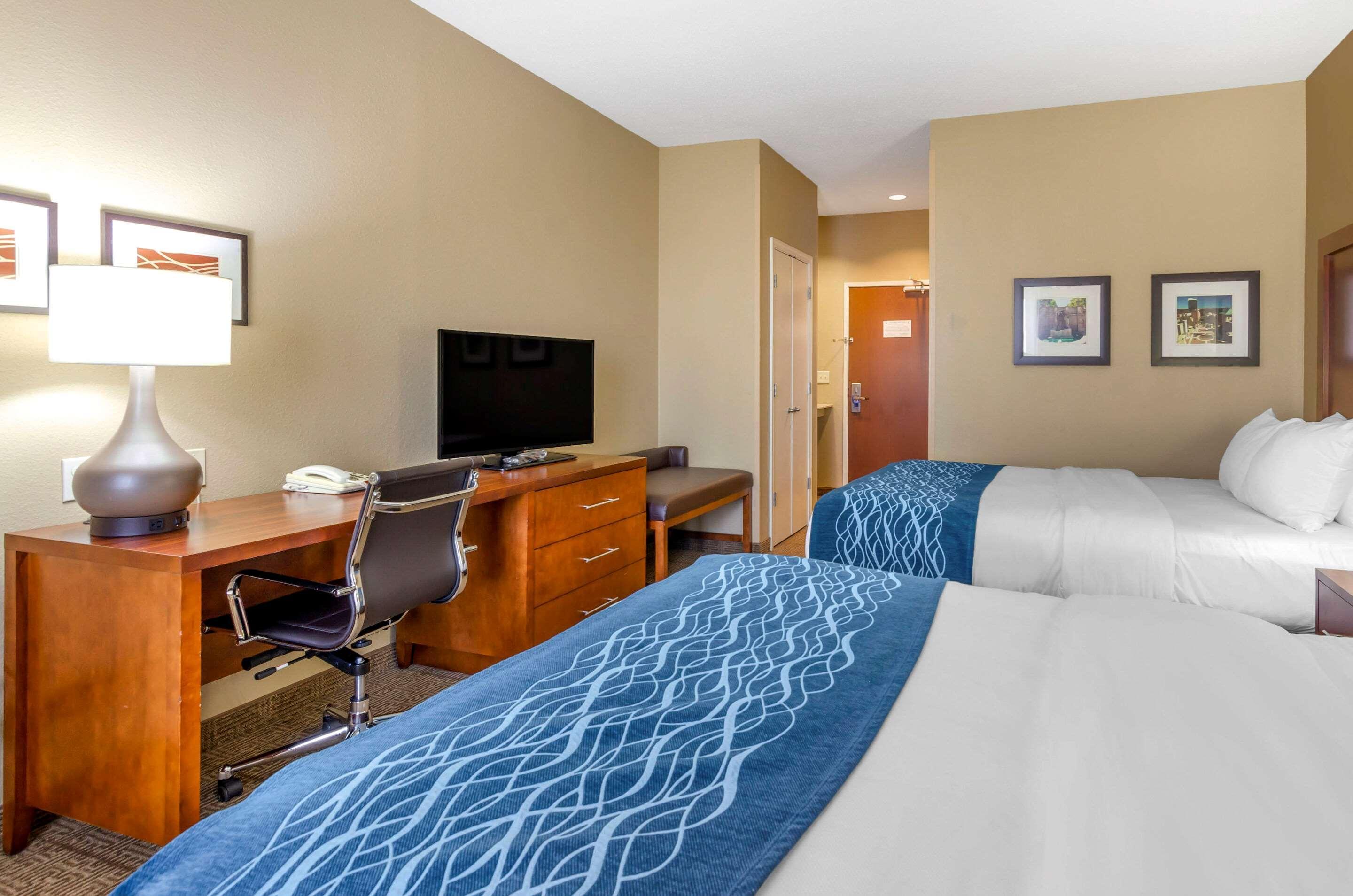 Comfort Inn & Suites Lynchburg Airport - University Area Екстериор снимка