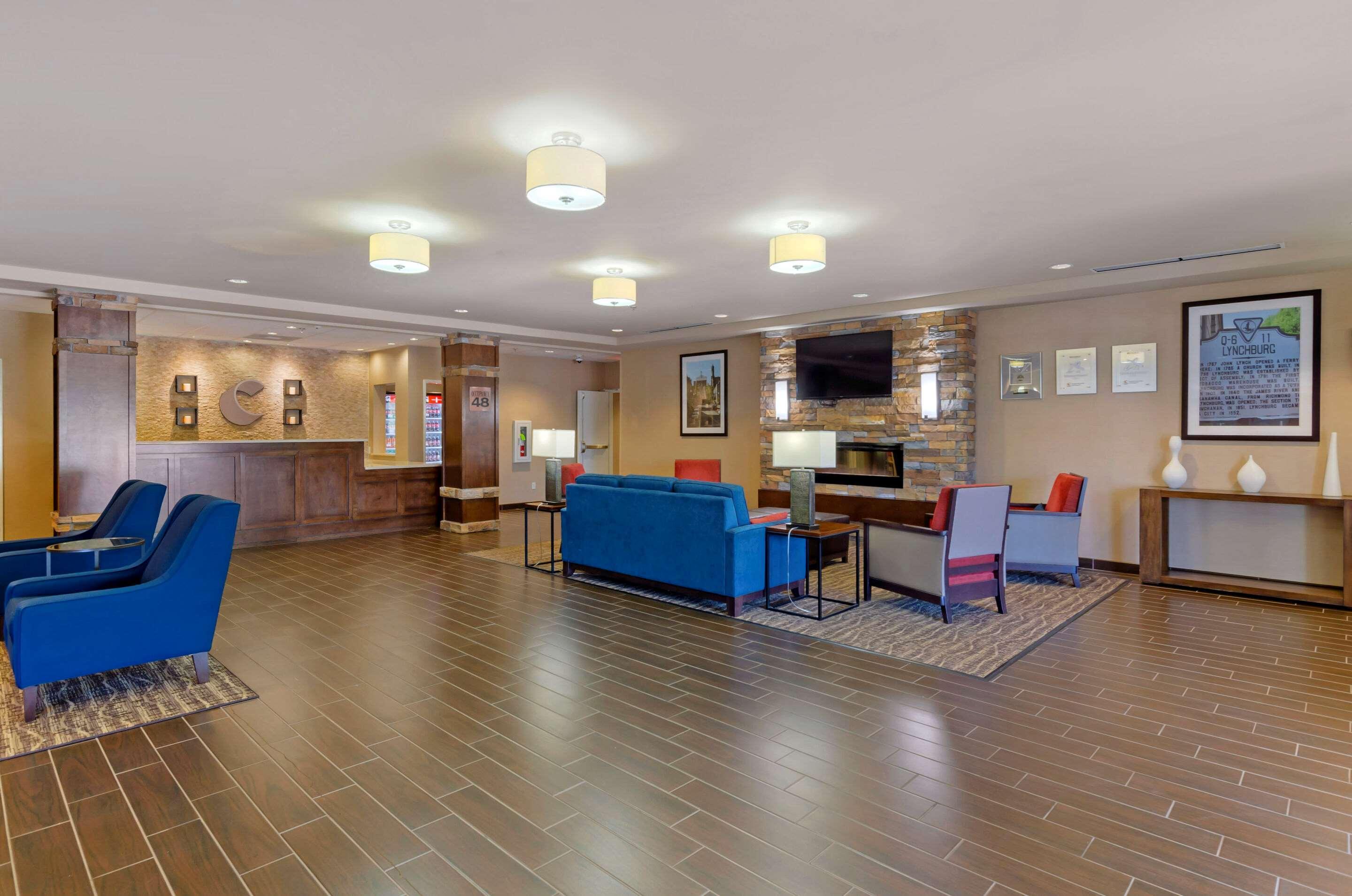 Comfort Inn & Suites Lynchburg Airport - University Area Екстериор снимка