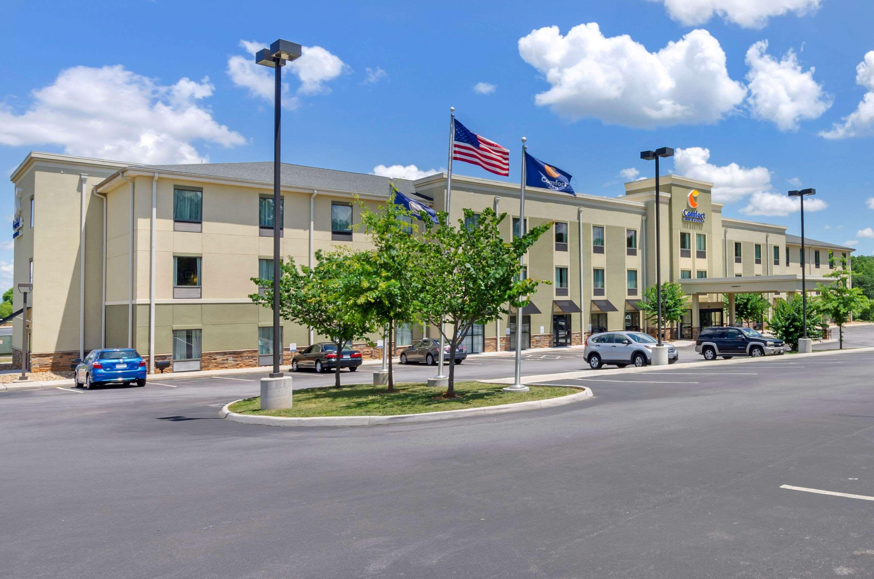 Comfort Inn & Suites Lynchburg Airport - University Area Екстериор снимка