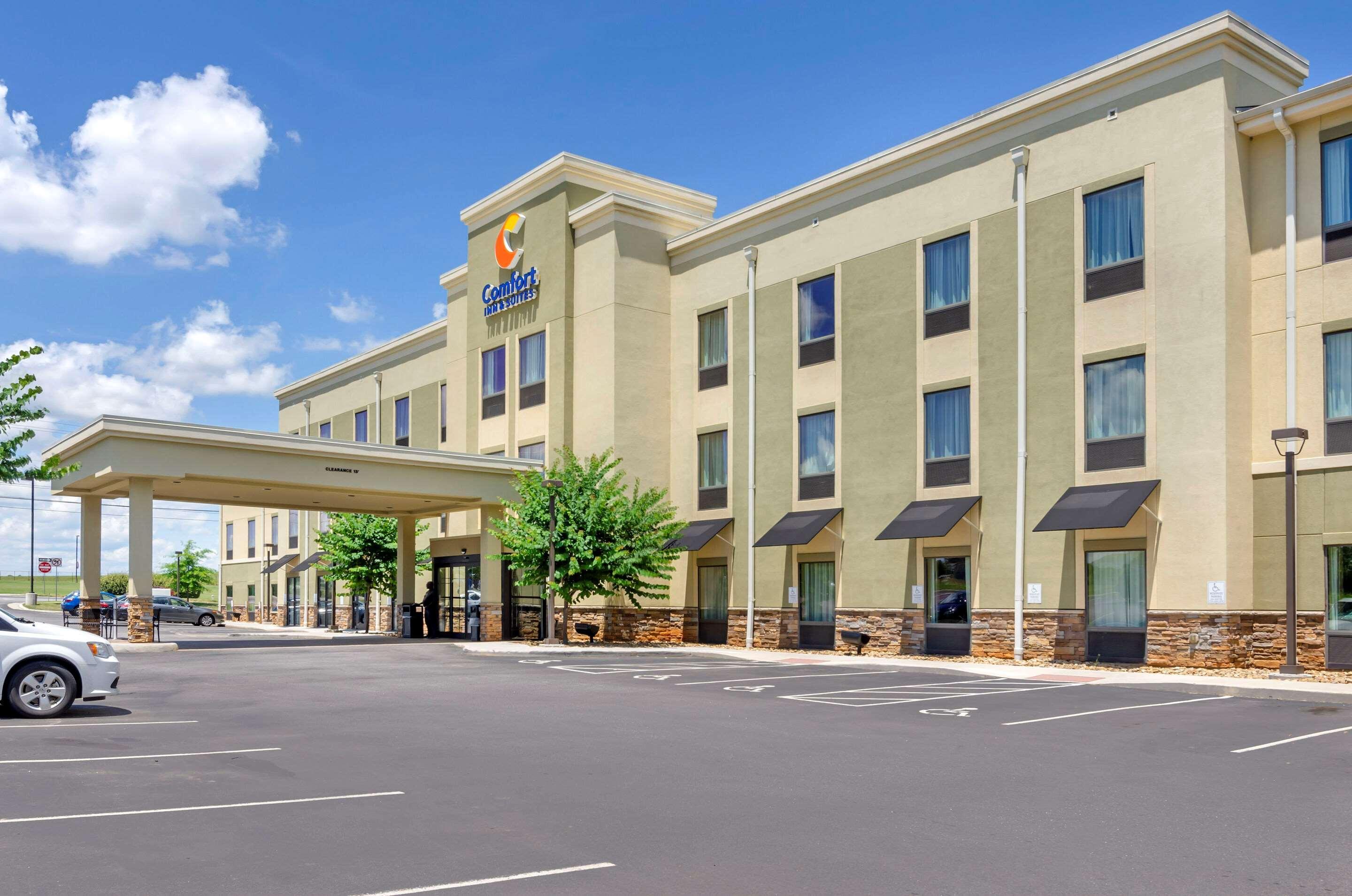 Comfort Inn & Suites Lynchburg Airport - University Area Екстериор снимка